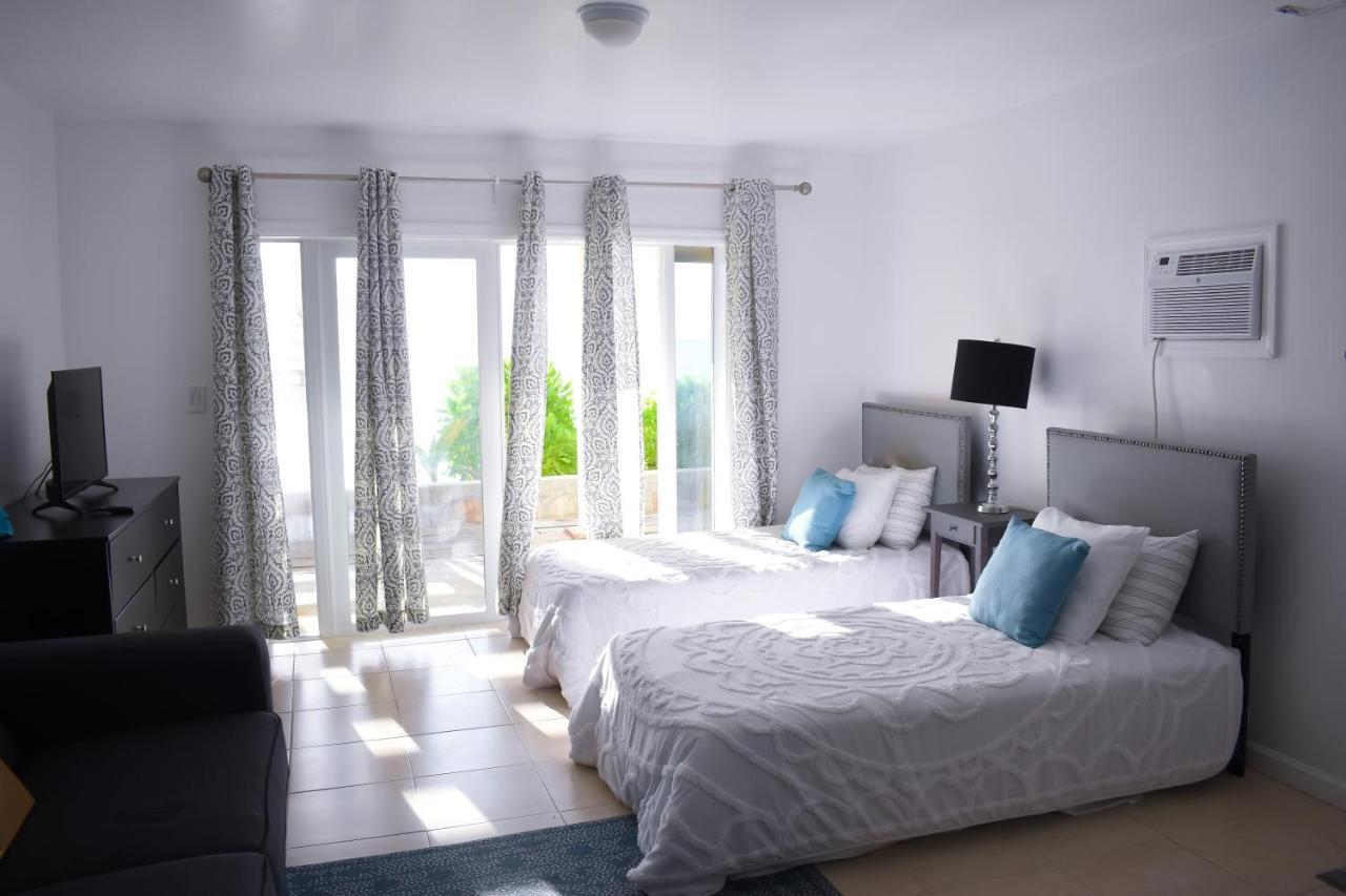 The Sands Hotel Cockburn Town Dış mekan fotoğraf
