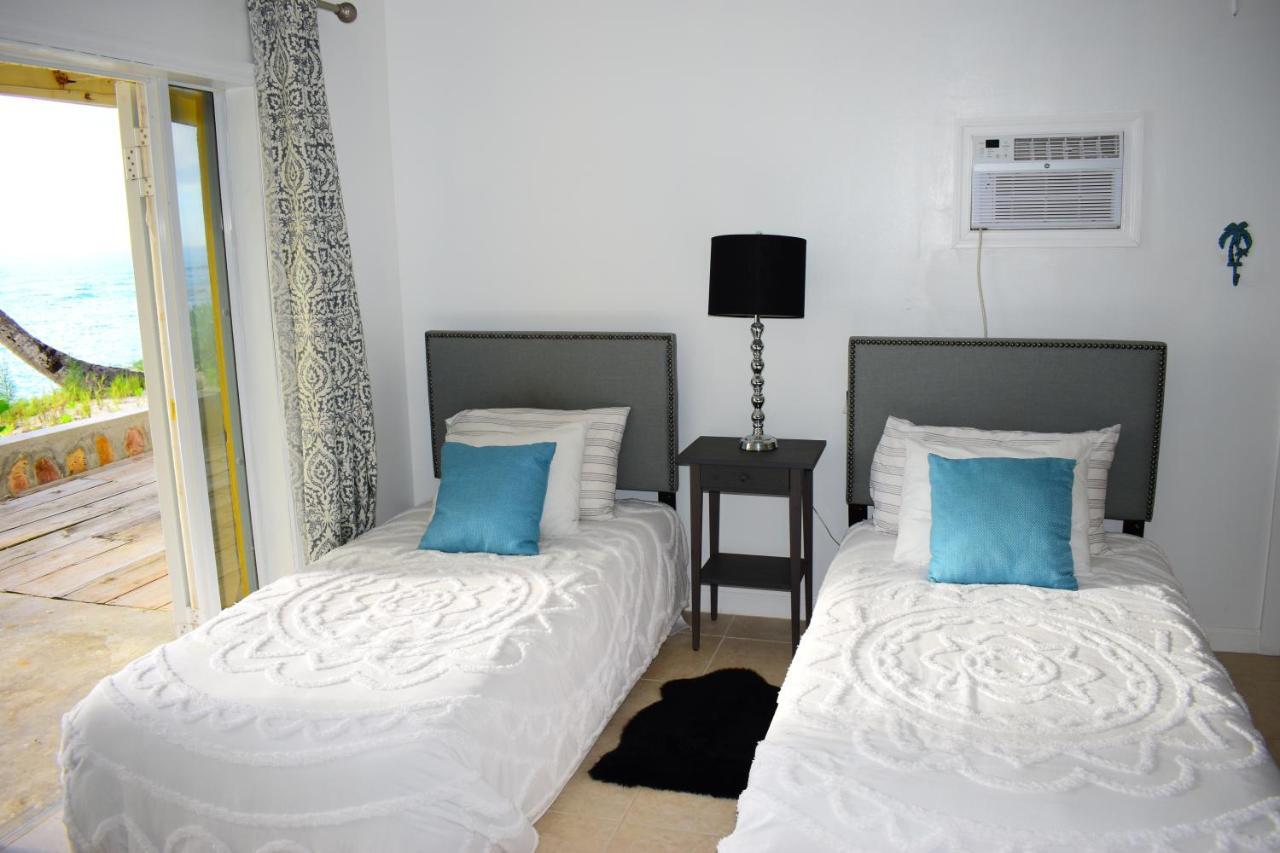 The Sands Hotel Cockburn Town Dış mekan fotoğraf