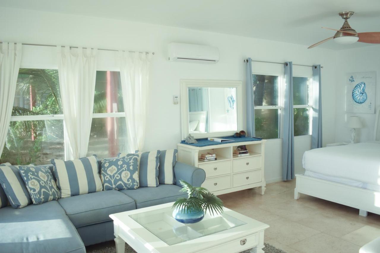 The Sands Hotel Cockburn Town Dış mekan fotoğraf